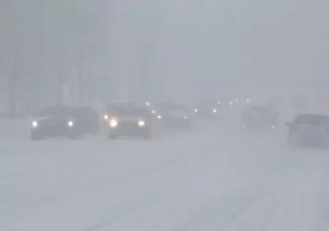 Cursurile în trei școli și cinci grădinițe din județul Vâlcea au fost suspendate din cauza vântului puternic