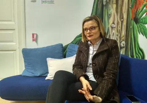 VIDEO/Valentina, ”mama” copiilor chinuiți : povestea băiețelului crescut în coteț și a adolescentei care se juca cu păpușile