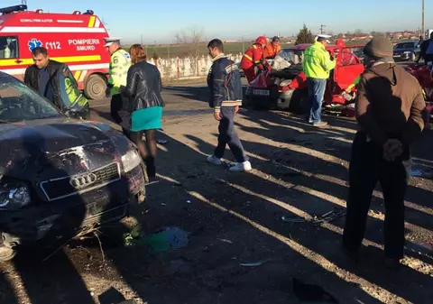 Patru răniți, într-un accident în județul Constanța. Un bărbat în comă, preluat de elicopterul SMURD| FOTO