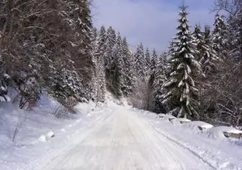 Drumul din Sinaia spre Cota 1400 a fost închis din cauza viscolului