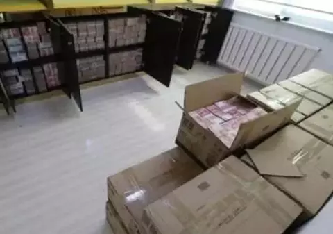 Polițiștii au găsit 30 de milioane de dolari în apartamentul unei femei care a înșelat peste 100.000 de chinezi