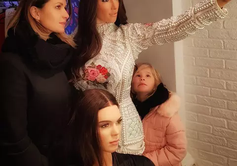 Ela Crăciun, selfie cu Kim Kardashian și poze alături de familia regală în Londra