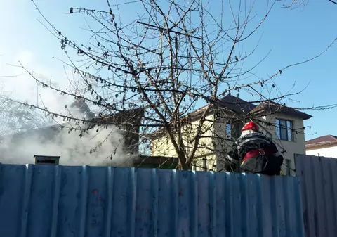 Doi morţi în urma unui incendiu puternic izbucnit din cauza unei sobe defecte, la Galați| FOTO,VIDEO