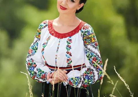O interpretă de muzică populară, prietenă din studenție cu tânăra ucisă la metrou. Ce spune artista despre Alina Ciucu | FOTO