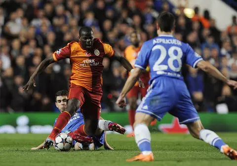 Emmanuel Eboue este pe marginea prăpastiei: ”M-am gândit la sinucidere! Stau cu lumina stinsă”