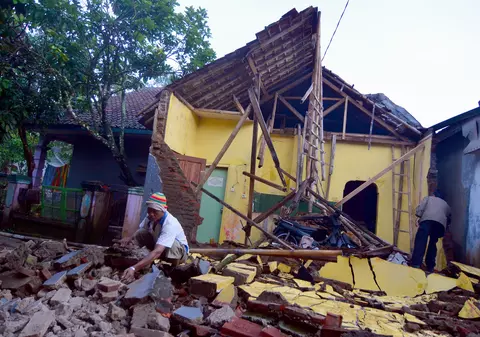 FOTO | Cutremur cu magnitudinea 6,5, în Indonezia. Mai multe persoane au murit