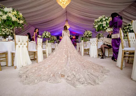 Miresele anului 2017! Ce vedetă a purtat cea mai spectaculoasă rochie