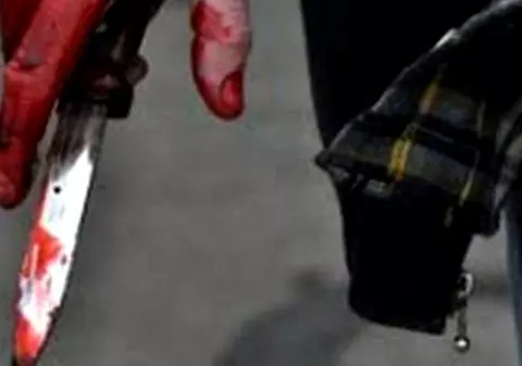 Bărbat înjunghiat de 20 de ori într-un bar din Iași. Agresorul, la 112: „Veniți să mă luați!”