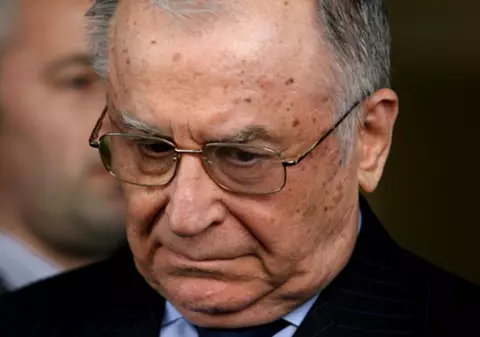 Ion Iliescu nu a fost prezent la parada de 1 Decembrie. Este pentru prima dată când se întâmplă asta