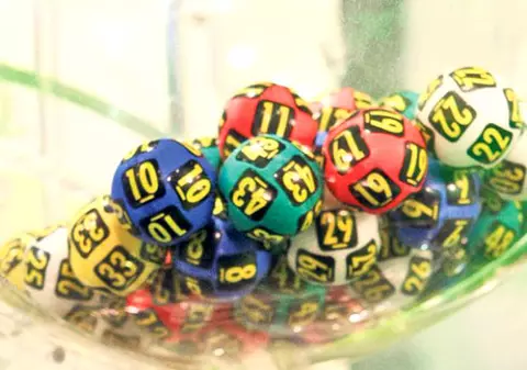 Marele premiu la loto 6 din 49 a fost câştigat în Iaşi. Un bilet cu trei variante i-a adus peste 9 milioane de lei