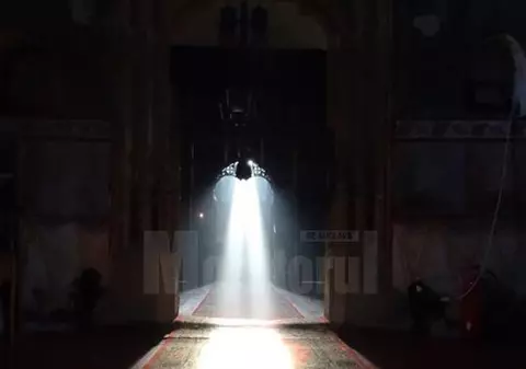 Lumina din biserica Pătrăuți, proiecție spectaculoasă de Crăciun. Minunea se întâmplă numai la marile sărbători