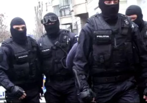 Percheziții în Călărași, la persoane bănuite de operaţiuni ilicite cu tutun