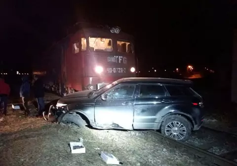 Mașină lovită de tren la Galați. Mecanicul spune că a fost sinucidere