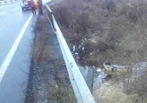 Mașină căzută 15 metri în gol, de pe un pod, în județul Constanța