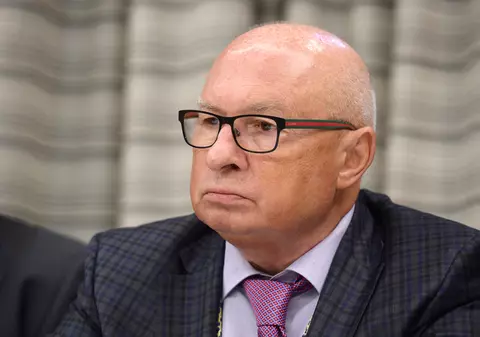 Medicul Mihai Lucan era disperat să nu fie înregistrat pe ascuns. Își dezbrăca și colegii, de teamă