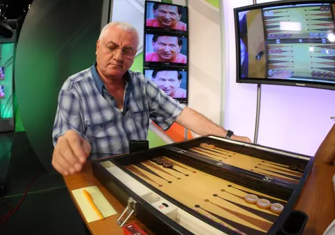 Cine sunt cei mai cunoscuți jucători de table din fotbalul românesc. ”N-am știut că e așa nebun, mi-a spart cutia în cap!”. Cine a făcut infarct la masă? 1.000.000 de euro linia, 2.000.000 - marțul