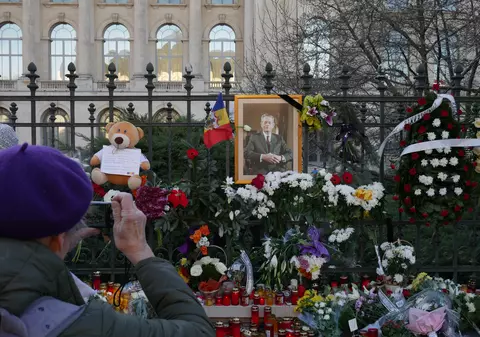 Reportaj BBC: Românii s-au unit pentru a-și plânge ultimul rege