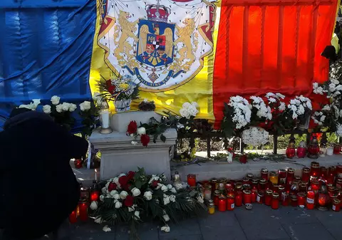 VIDEO/A murit Regele, trăiască tânăra generație de regaliști! Cum s-au pregătit tinerii pentru funeraliile regale