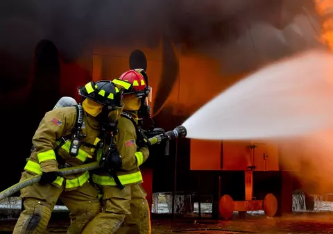 Incendiu puternic în Ilfov, după ce o centrală a explodat