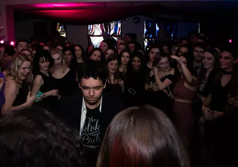 Polițiștii au vrut să le ia alcoolemia, dar etilotestul a măsurat alcoolul din aer