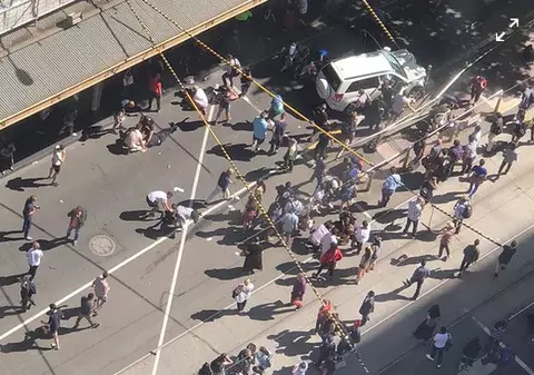 UPDATE | O mașină a intrat într-un grup de pietoni, în Melbourne: "A fost un act intenționat"