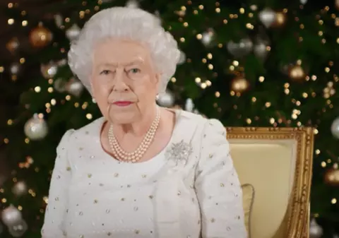 Regina Elisabeta a II-a a vorbit despre Meghan Markle în tradiționalul mesaj de Crăciun