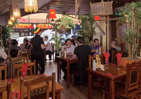 Trei tineri au plecat dintr-un restaurant fără să plătească. Ce surpriză a avut proprietarul câteva zile mai târziu