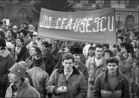 28 de ani de la revoluție. Ce ar trebui să știe tinerii despre viața în comunism