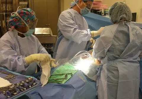O tânără cu probleme cardiace a murit după ce a născut la Spitalul Județean de Urgență din Piatra-Neamț