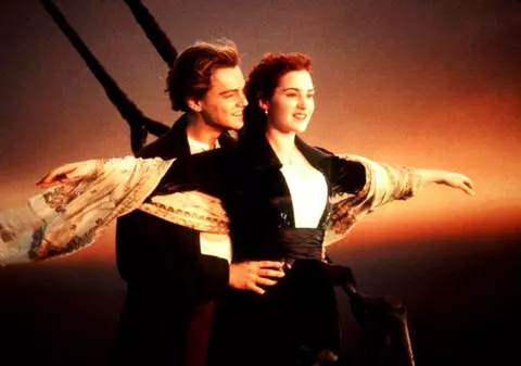 Ce film românesc a depășit un milion de spectatori și a avut încasări mai mari ca "Titanic". "Încă unul ca ăsta și ne-am făcut oameni", spuneau bișnițarii | FOTO