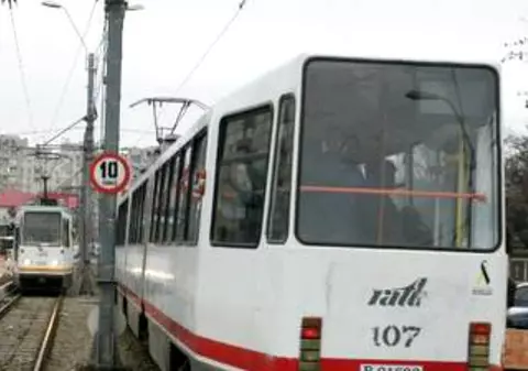 Cum să ai mereu loc pe scaun în tramvai. Un bucureștean a găsit cea mai năstrușnică soluție