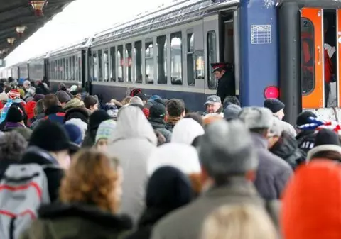Mai multe trenuri pentru finalul minivacanței de Ziua Națională. Care sunt cele mai aglomerate rute