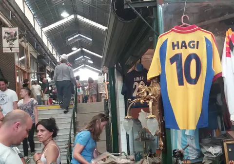 Hagi, la mare preț la Buenos Aires. Un tricou ”fake” al decarului Generației de Aur costă o mică avere