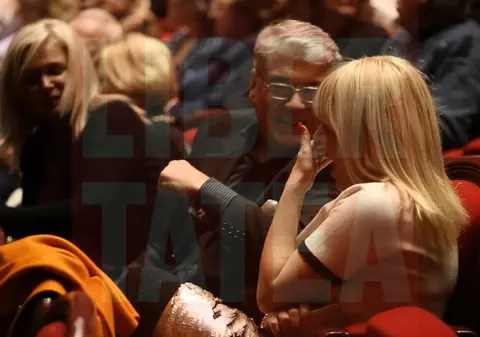 VIDEO EXCLUSIV/ Elena Udrea, adormită la un spectacol de vals