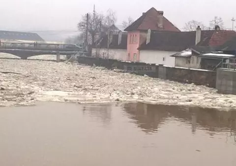 Cod galben de inundaţii în 14 judeţe, până duminică la ora 10