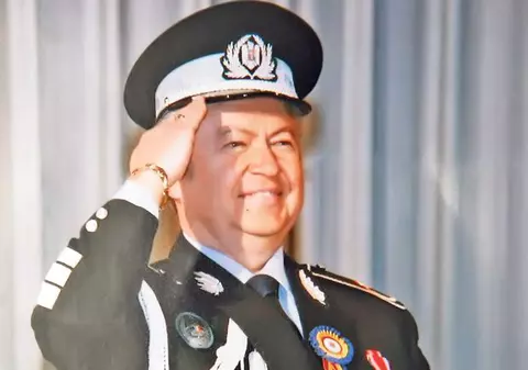 Exclusiv/Generalul Gheorghe Turda îi cheamă ”la apel”, pe scenă, pe Al Bano și Tom Jones