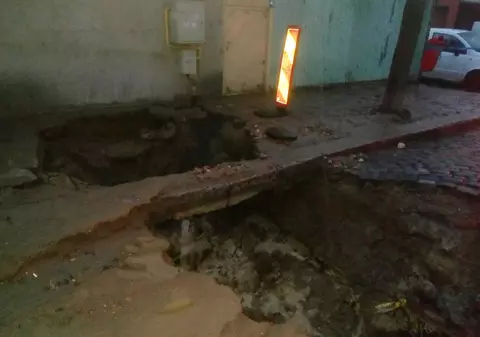 UPDATE: Locuitorii municipiului Tecuci au rămas fără apă din cauza unei avarii la o conductă principală