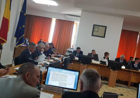 UPDATE Schimbări la ordonanța privind plata defalcată a TVA: Fiscul va putea debita și alte datorii bugetare din contul de TVA al companiilor