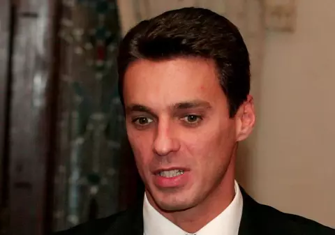 Mircea Badea se revoltă contra artiștilor care iau bani grei de la primării pentru o cântare. Reacția, după ce Andra a încasat 1.000 de lei pe minut