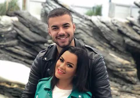 Culiță Sterp și Carmen de la Sălciua, lipsiți de inhibiţii. Gestul indecent făcut în public