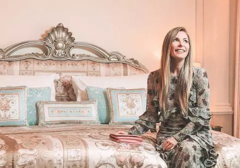 VIDEO EXCLUSIV Crystal Hefner, văduva părintelui Playboy: „Dacă îl cunoșteam când era tânăr, nu cred că aș fi făcut față…”