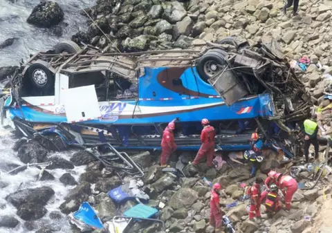 Accident de autocar în Peru, soldat cu aproape 50 de morți. Pasagerii cu căzut de la 100 de metri înălțime