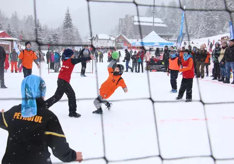 Primul festival de handbal pe zăpadă din România / GALERIE FOTO
