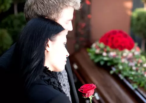 Ajutorul de deces nu mai este acordat de angajator. Cui îi revine obligația din 2018