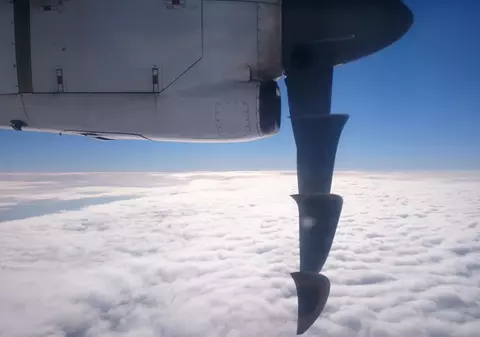 O cursă Tarom de Suceava, cu Liviu Pop și Teodor Meleșcanu la bord, a aterizat de urgență la Iași