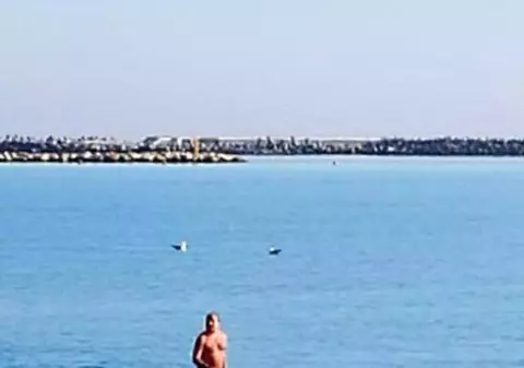 Un bărbat a făcut baie în Marea Neagă pe 1 ianuarie. ”E mai caldă apa decât la Crăciun!”