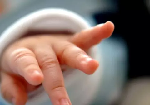 Drama unei mame din Brașov. A aflat după 26 de ani că i s-a furat bebelușul