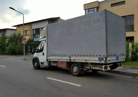 Cum s-a infiltrat un individ la Bursa de Mărfuri și a țepuit mai multe firme. A publicat o ofertă de nerefuzat și a fost luat pe sus de polițiști