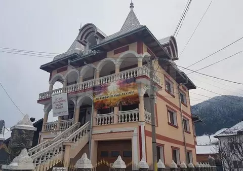 Un bărbat din Câmpulung își vinde casa pentru 100.000 de Biblii. Motivul pentru care Abel Varvaroi face asta