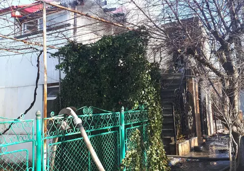 Explozie într-o casă din Eforie Sud, urmată de incendiu. O femeie de 67 de ani a suferit arsuri grave